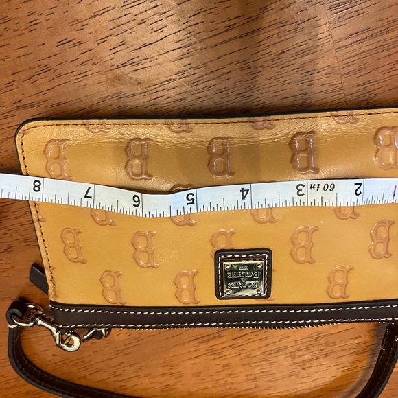 Dooney & Bourke Tan Clutch with Monogram Design - Picture 5 of 7